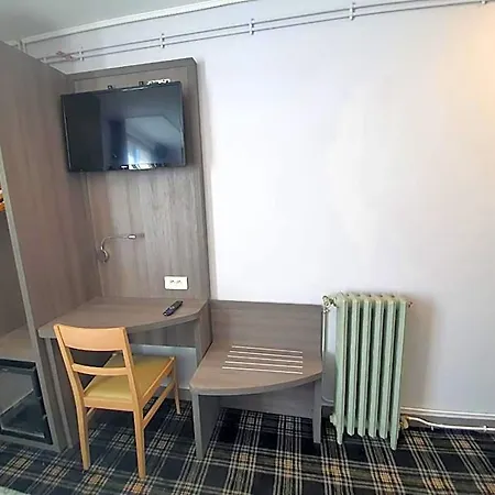 Hotel Savoy *